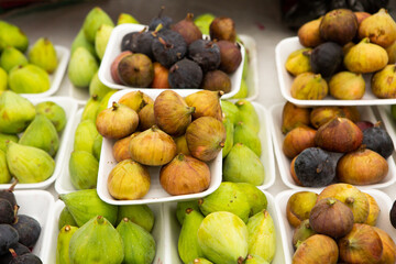 fresh figs served on the street