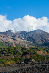 秋が間近な十勝岳山頂
