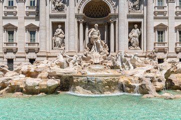 Fototapeta premium Famous and one of the most beautiful fountain of Rome - Trevi Fountain (Fontana di Trevi)