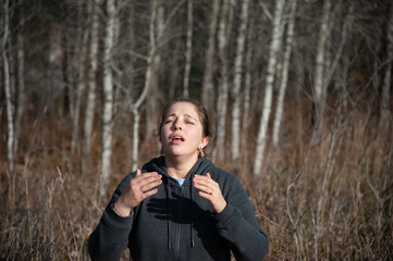 girl wants to sneeze on the street