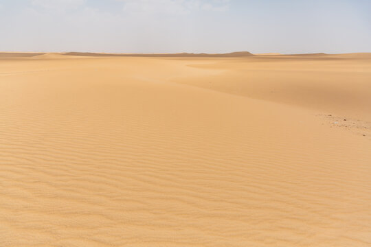 beautiful wind pattern of the desert in ma'rib, yemen