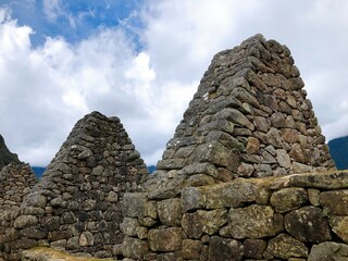 [Peru] Machu Picchu: Triangular masonry on the roof of the building
