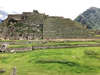 Papier Peint photo Machu Picchu [Peru] Machu Picchu: Square with beautiful lawn, terraced fields and masonry