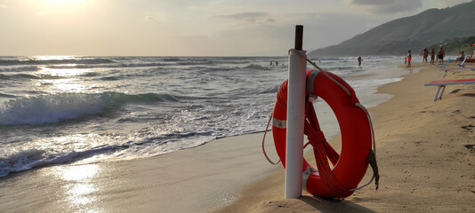 Life belt on the beach © Stefano