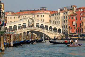 Fototapeta na wymiar Gondolas, Grand Canal and Rialto bridge in a romantic view of Venice.