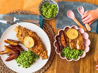 Healthy fish and chips, oat crusted fish, battered fish, healthy dinner, family meal, toddler plate, baby plate, silicone plate