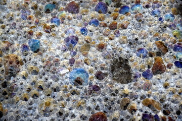 Bunte Gischtbläschen am Meer