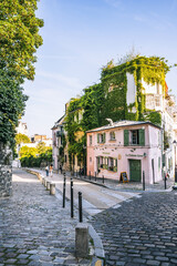 Rues de Montmartre, Paris - 451830217
