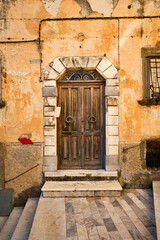 Fototapeta na wymiar a frontdoor of an italien house