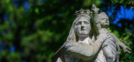 Fototapeta premium Ancient statue of Virgin Mary with baby of Jesus Christ. Copy space.