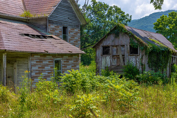 Obraz premium Old Farmhouse in rural Tennessee, USA