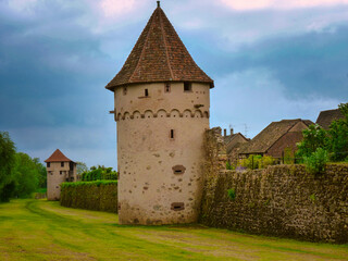 Muralla fortificada de la población de Bergheim, Alsacia. Francia.