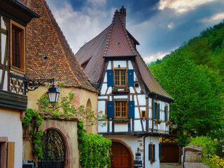 Casa típica de la región de la Alsacia, Francia. Kaysersberg.