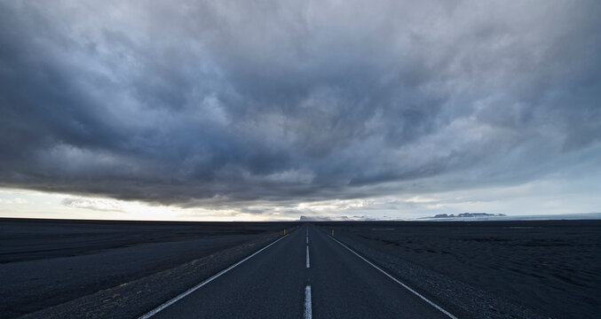 the No 1 road leading to the west over the Skeidarasandur wasteland