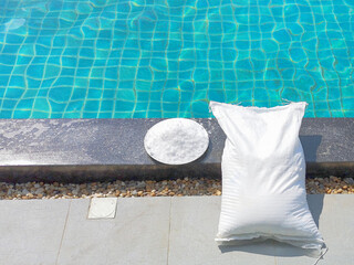 Salt for filling the pool.
Salt for adding to the swimming pool.