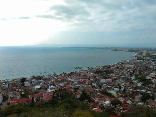 Fototapeta premium viendo el mar y puesta de sol desde un mirador