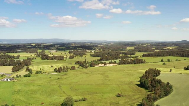 survol de l'Aubrac en Auvergne