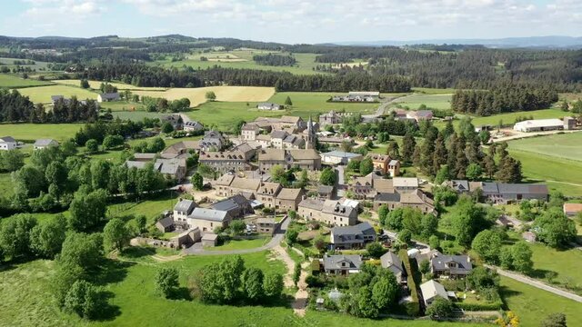 survol de l'Aubrac en Auvergne