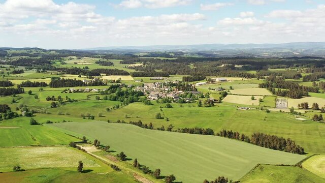 survol de l'Aubrac en Auvergne