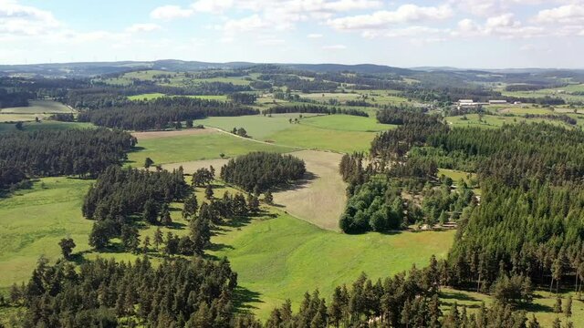 survol de l'Aubrac en Auvergne