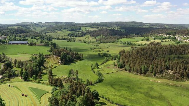 survol de l'Aubrac en Auvergne