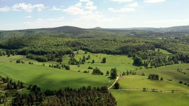 survol de l'Aubrac en Auvergne