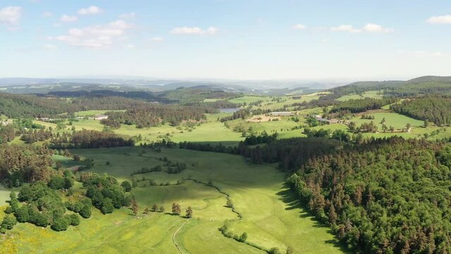 survol de l'Aubrac en Auvergne