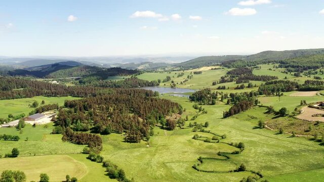 survol de l'Aubrac en Auvergne
