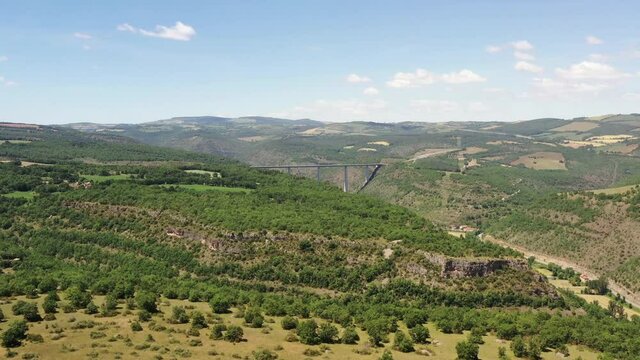 survol du viaduc de Millau et du Larzac
