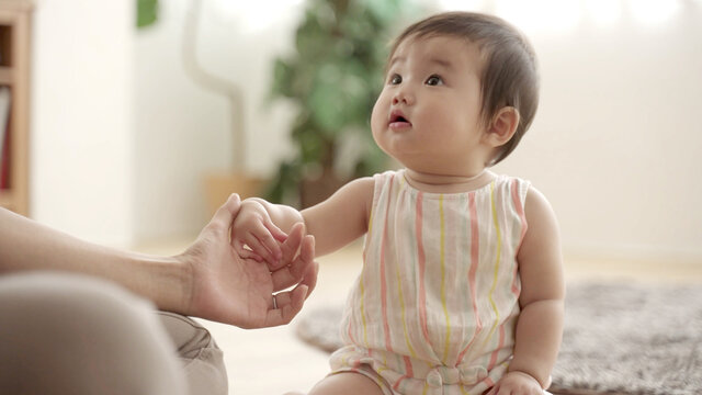 「手に取る」の画像 - 854,045 件の Stock 写真、ベクターおよびビデオ | Adobe Stock