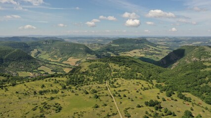 Survol de l'Aveyron à Millau et du plateau du Larzac