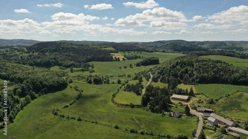 Wall mural survol de l'aubrac en auvergne