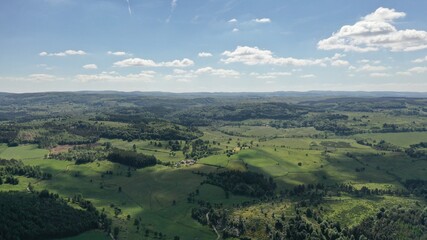 survol de l'Aubrac en Auvergne