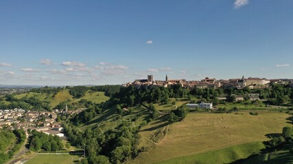 Survol de Saint-Flour dans le Cantal