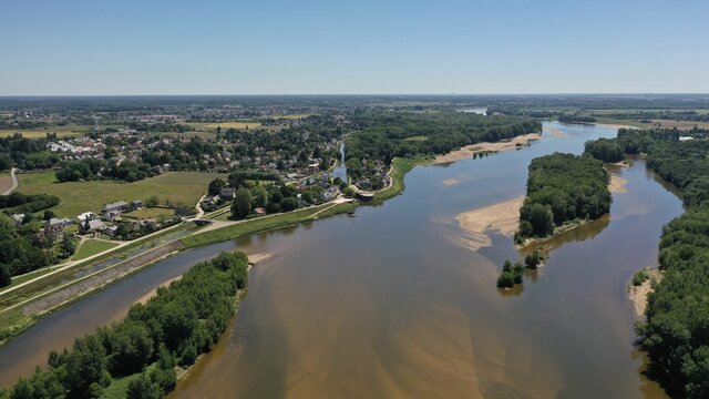 survol d'Orl&eacute;ans et des bords de Loire
