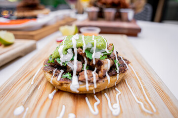 Appetizing Mexican sope with meat.