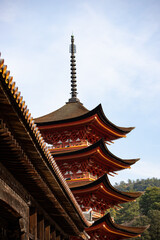 Fototapeta na wymiar EOS6D、広島県宮島、五重塔を遮る屋根。