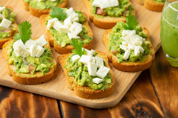 guacamole toast, low fat healthy food