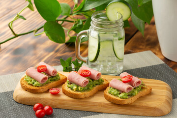 guacamole toast, low fat healthy meal with cucumber water