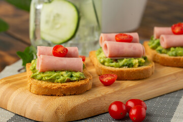 guacamole toast, low fat healthy meal with cucumber water