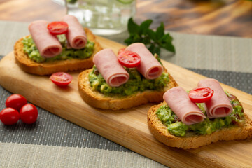 guacamole toast, low fat healthy food