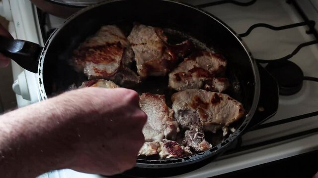 fotografia que nos muestra la preparacion y cocion de carne al horno