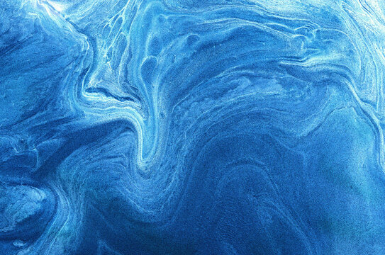 Fond abstrait bleu marbr&eacute; avec les paillettes d'or Mod&egrave;le de marbre liquide d'encre