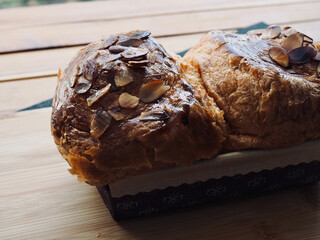 오븐에서 구운 신선한 페스츄리 빵
