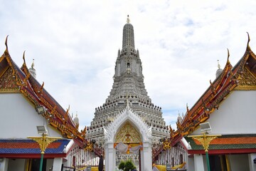 Phra Prang at Wat Arun, Beautiful tourist attraction in Bangkok, THAILAND. Regarded as the most elegant and outstanding art Constructed by skilled craftsmen.