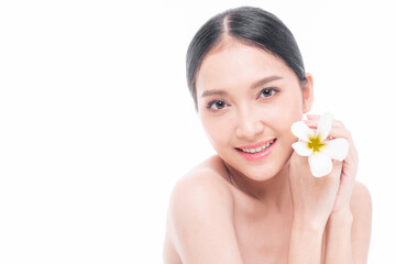 Obraz na płótnie Canvas Beautiful young Asian woman with clean skin ,Fresh skin holding white flower tropical leaf in hands on white background - Beauty shot of Asian woman Facial treatment , Cosmetology , beauty and spa