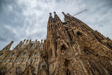 Barcelona, ​​España - junio de 2021: Catedral de la Sagrada Familia en verano	