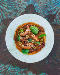 plato de pulpo con vista cenital