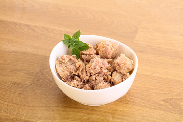 Canned tuna fish with oil