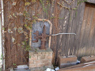 街中にあった古い井戸ポンプ